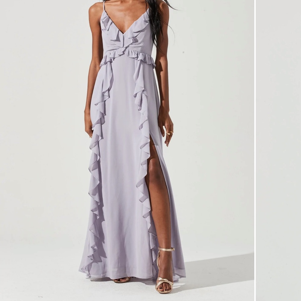 ASTR Adoria dress in dusty lavender. Worn and dry cleaned. Priced to sell